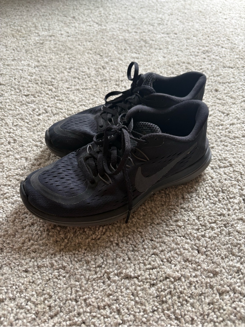 Nike Women’s Black Low-Profile Athletic Trainers